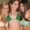 Tieners showen hun bikini