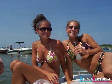 Dronken tieners in bikini