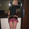 amice poseert met de erotische opwindende G-string