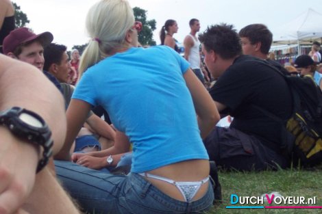bezette G-string
