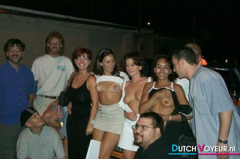 een onbegroeide sexverslaafde meid ^.^