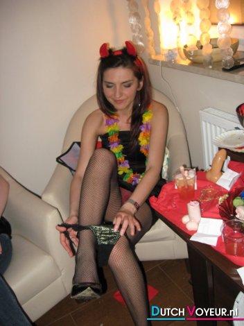 deerne staat bij een gave hitsige tangastring