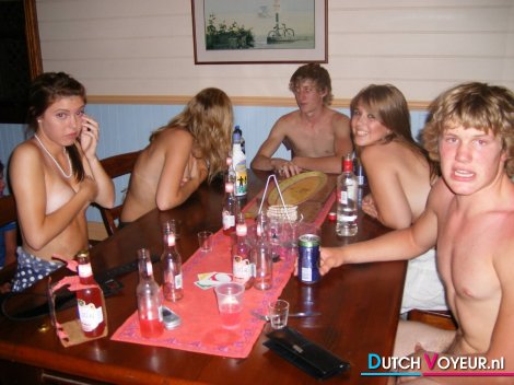 kaalgeschoren chick..
