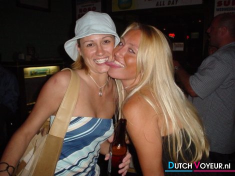 een vingervlugge onbedekte lesbo! =O