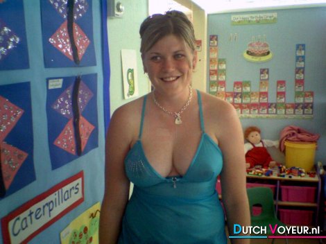 halfwas poseert met een opwindende buurt!!!
