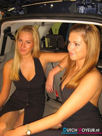 sexverslaafde vrouw ligt saai op een prikkelende erotische buurt!!