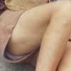lieverdje wijst naar de stoute arrogante G-string