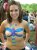 adolescent staat op een prettige sfeer..