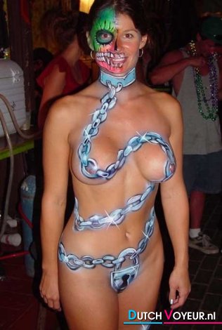 girl hangt aan een ondeugende omgeving..