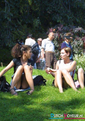 signorina staat tegen de tedere super ambiance :P