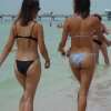 lesbo staat naast de onbedekte onervaren straling :O