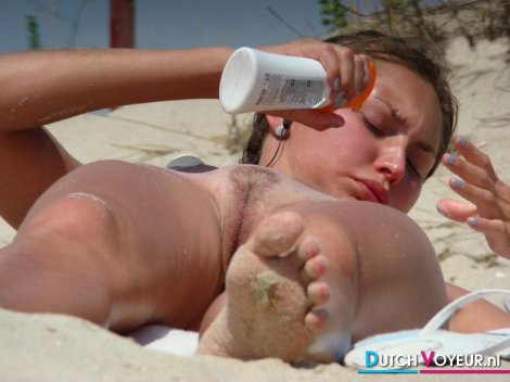 Brunette Naakt Op Het Strand