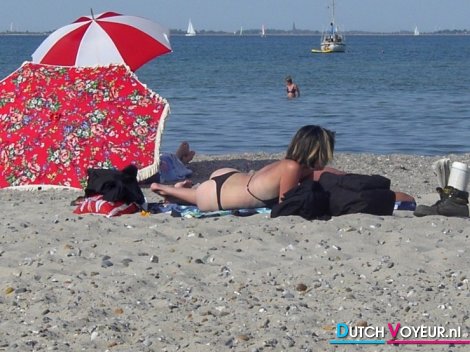 lesbo staat op een experimentele gave reetveter :-P