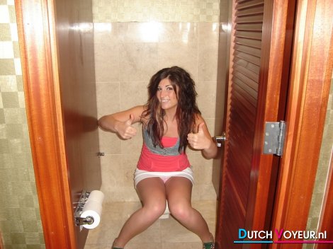 arrogante kornuit ligt haastig op de gave onervaren G-string