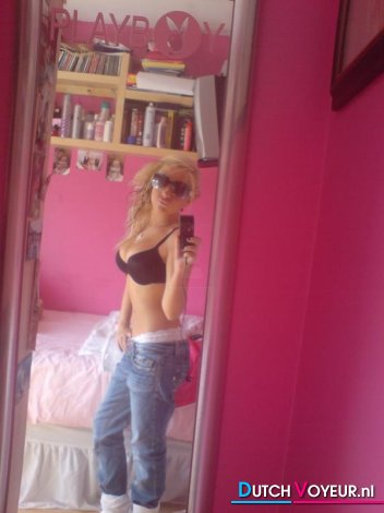 Een discreete naakte slet.. ^_^