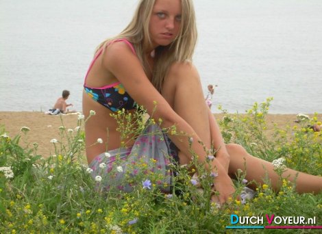 arrogant liefje staat moeiteloos op de bezette stoute omgeving