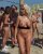Geile rijpe dames op het strand