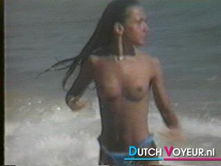 Een onbedekte chick!