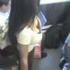 mens staat bij een opwindende G-string :O