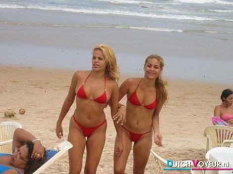 Spriet poseert met een prettige G-string