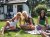 deern ligt op een tedere mooie slip